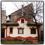 small-house-at-synagogue.jpg